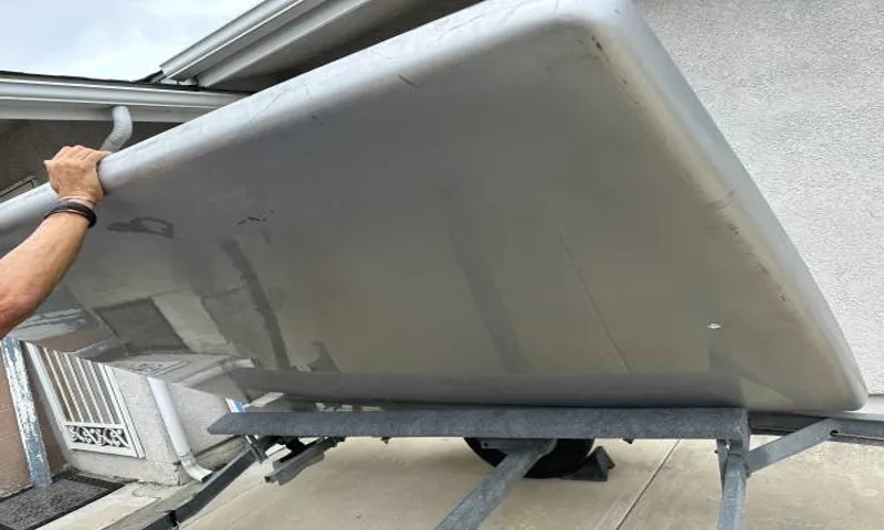 how to lock a snugtop hard tonneau cover