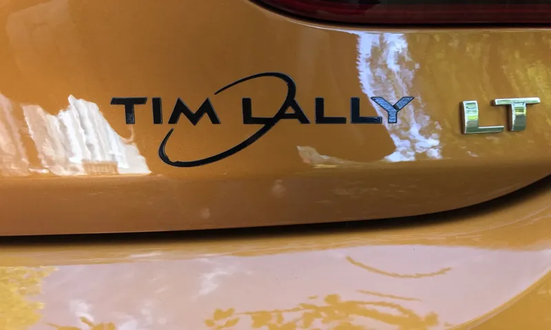 how to remove dealer logo from car