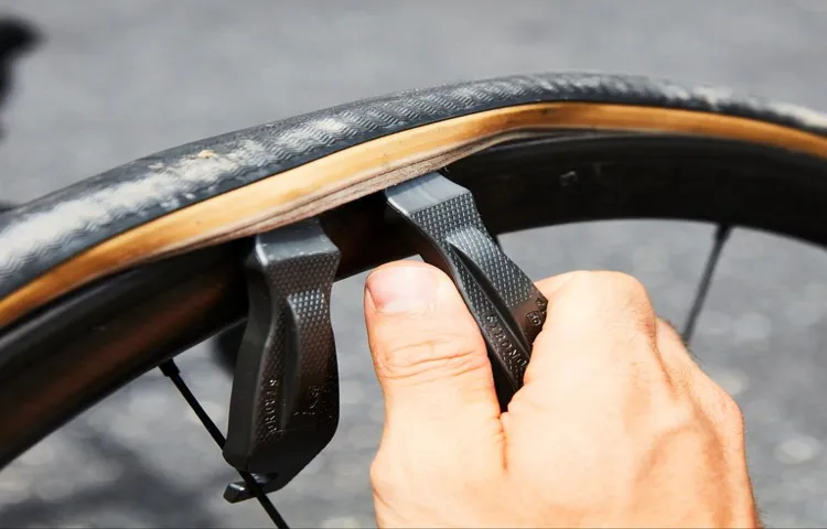 how to use bicycle tire levers