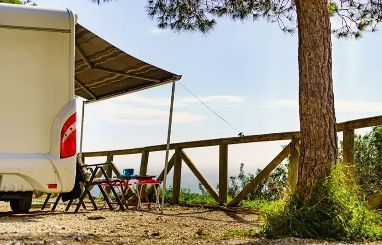 how much wind can an rv awning withstand